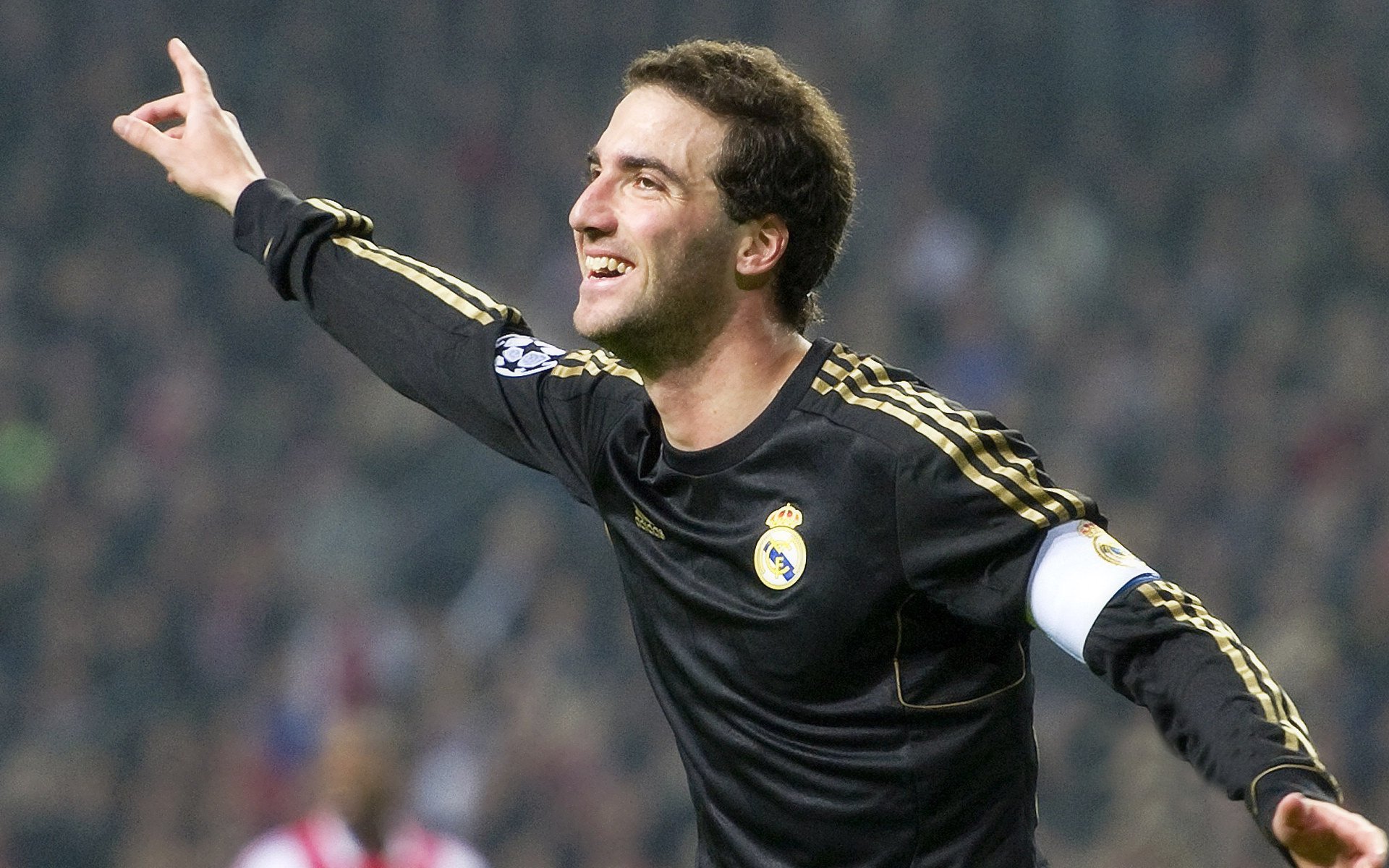 厄德高，从乌克兰战火到佛罗伦萨阳光，一位中场核心的攻防转换与生命重建